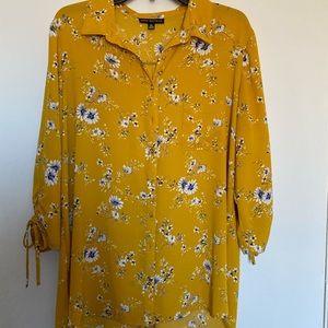 Women’s blouse with tie hems